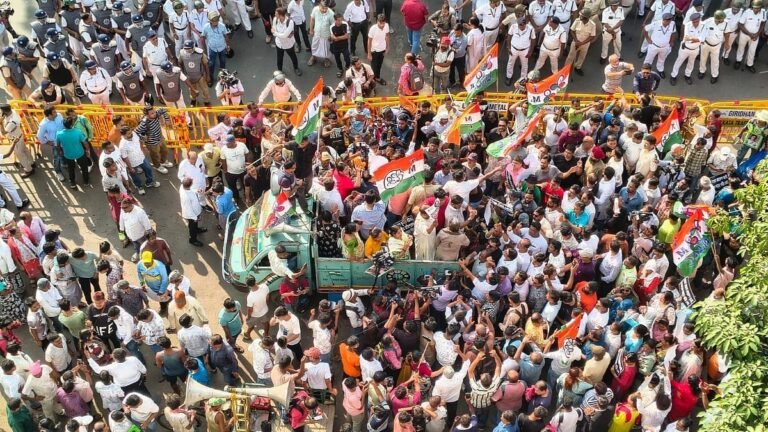 সিইসি জ্ঞানেশ কুমারের পদত্যাগ দাবিতে কলকাতায় তৃণমূলের মিছিল আটকে দিল পুলিশ