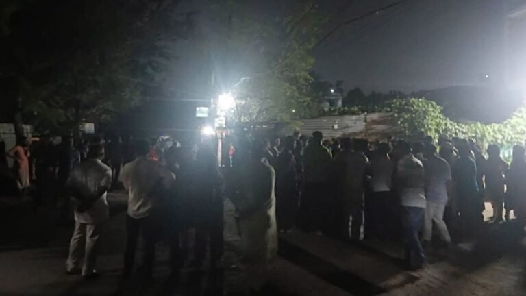মসজিদের মাইকে ঘোষণা দিয়ে খুবি শিক্ষার্থীদের ওপর হামলার চেষ্টা