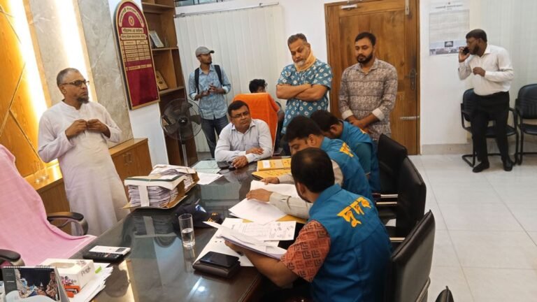 ফরিদপুর মেডিকেলে বাক্সবন্দী ২৩ কোটি টাকার যন্ত্র, অ্যাম্বুলেন্স ভাড়াও গায়েব