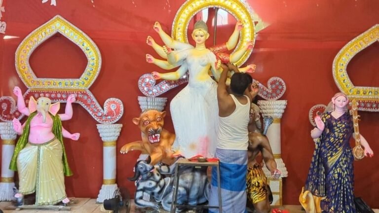 সারা দেশে চলছে শারদীয় দুর্গোৎসবের প্রস্তুতি